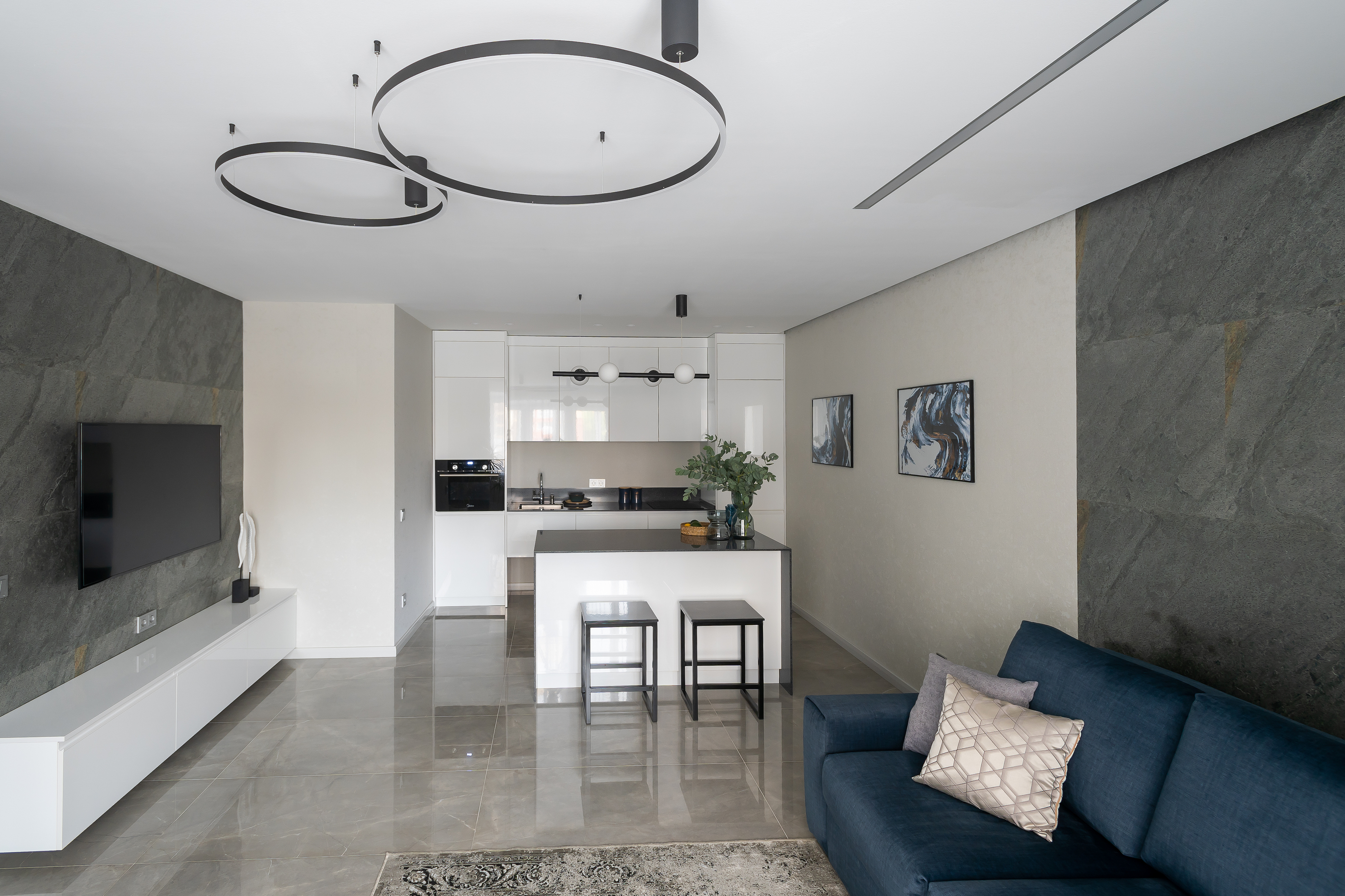 Реализованный интерьер функциональной квартиры 42 м²